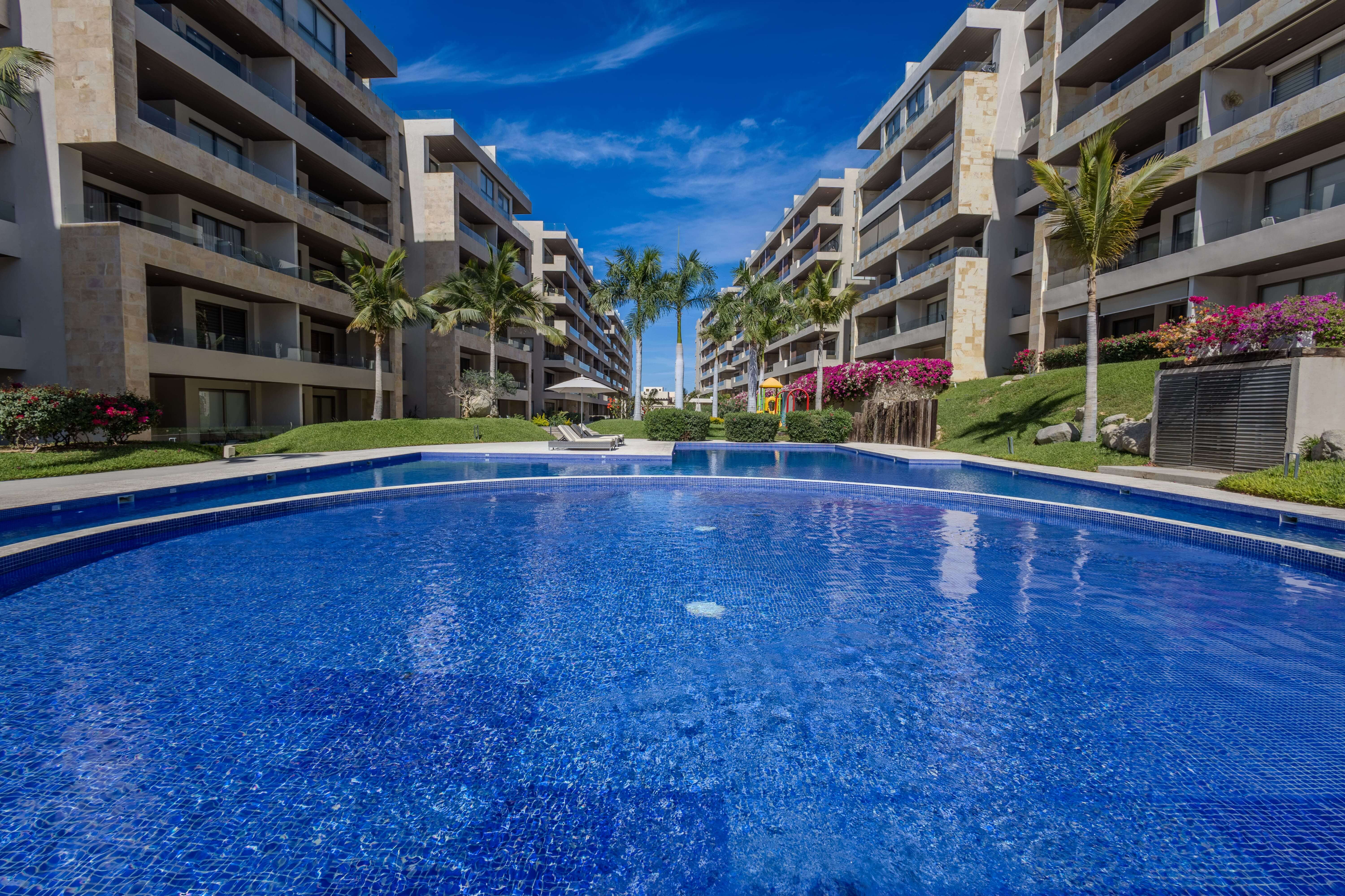 Stunning 2-bedroom luxury accommodation, 5 minutes from Cabo, with several swimming pools.