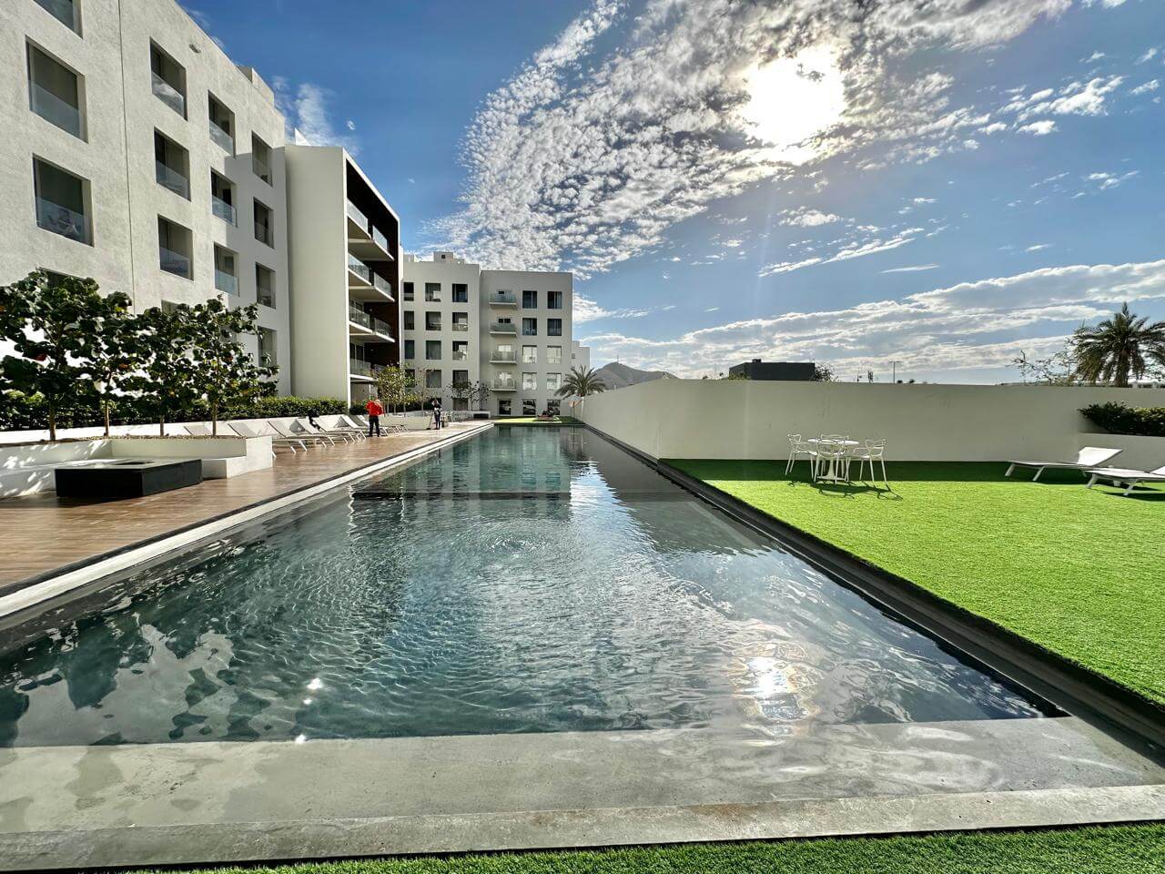 Amazing 2-bedroom apartment in the city center, a 5-minute walk from the beach, with a huge pool.