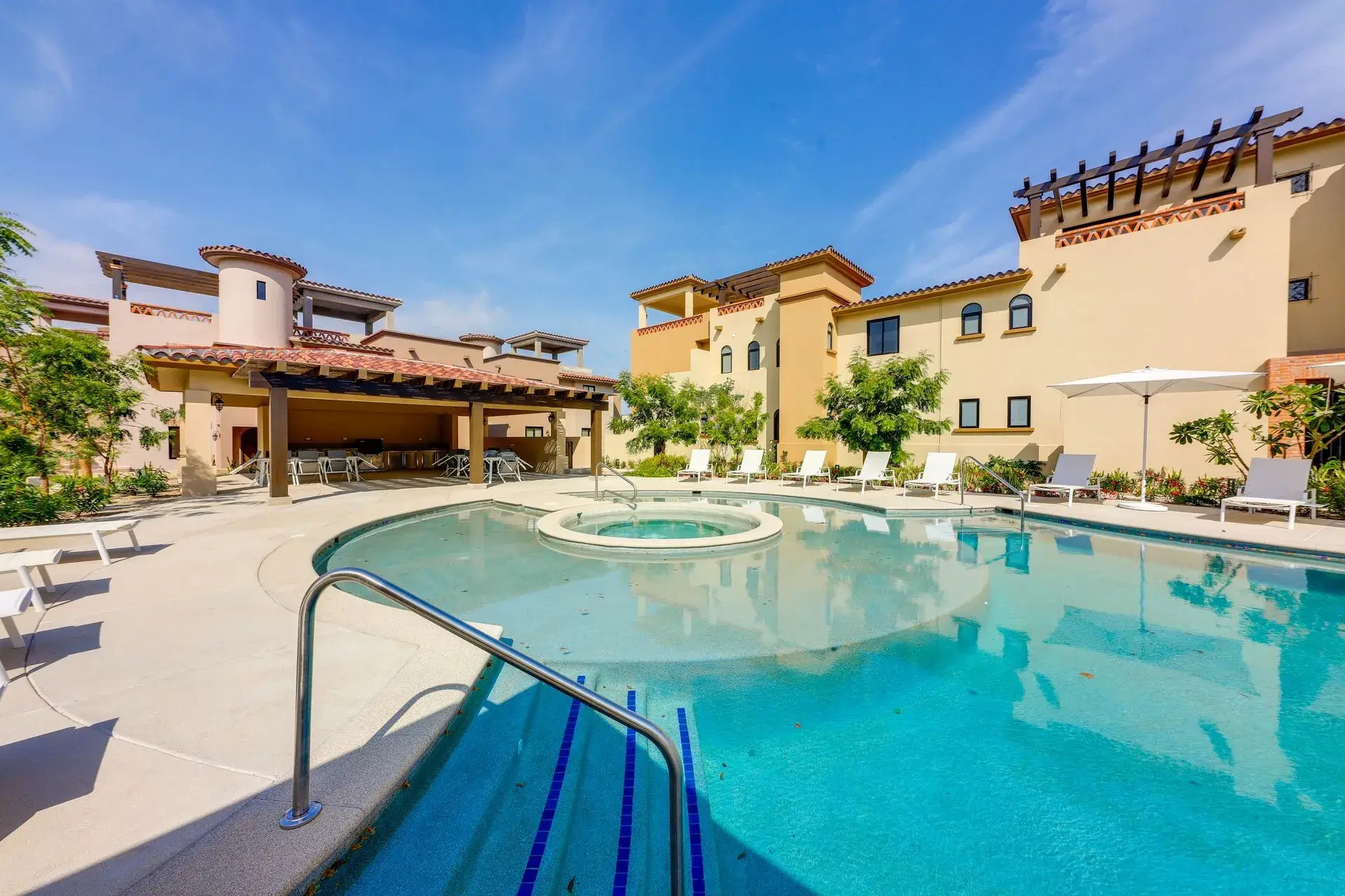 Beautiful 3BR Penthouse private roof 5 min Cabo