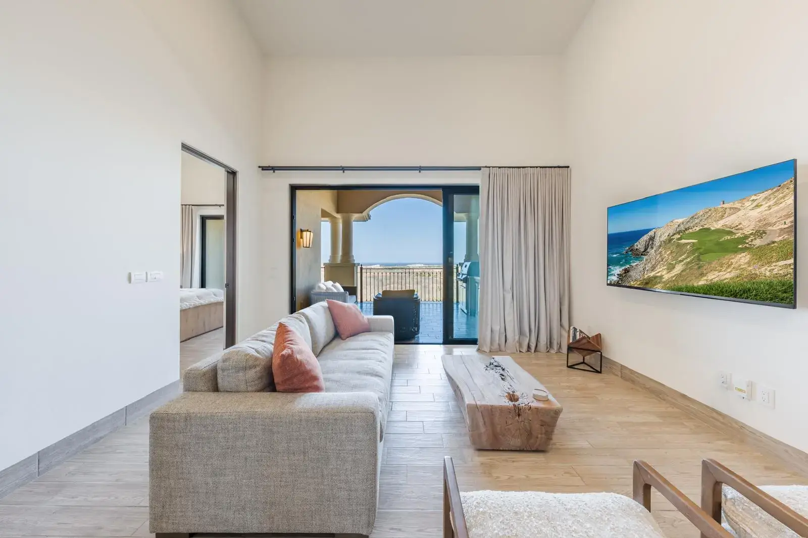 Elegant Quivira 2BR PH, Pool, Jacuzzi, Near Cabo