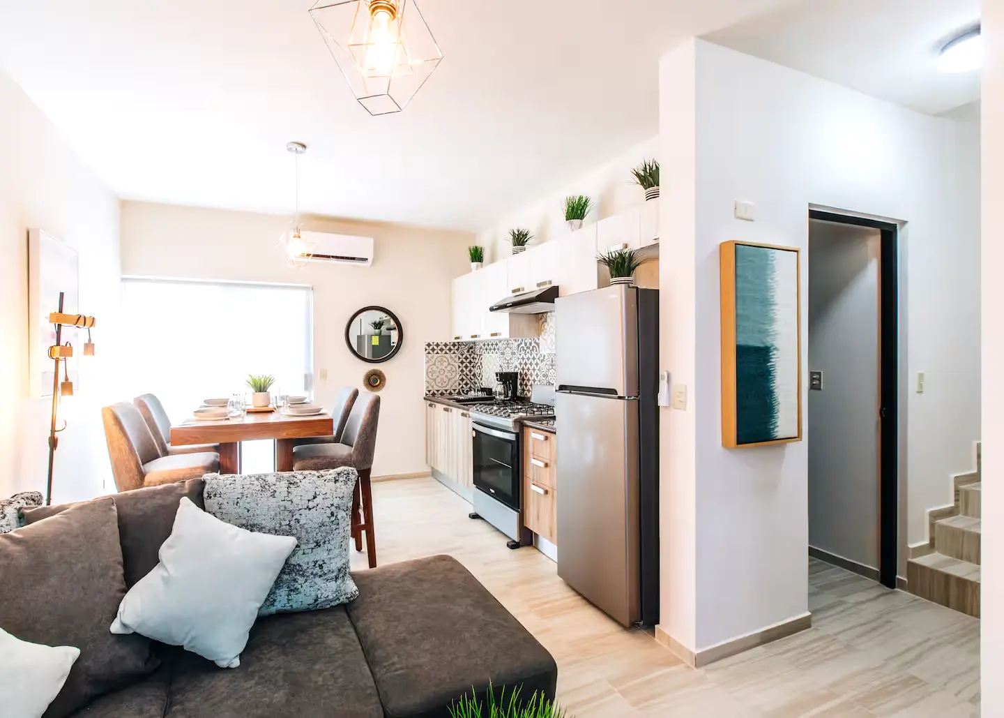 Quiet and relaxing 3 br house, 8 min. from downtown