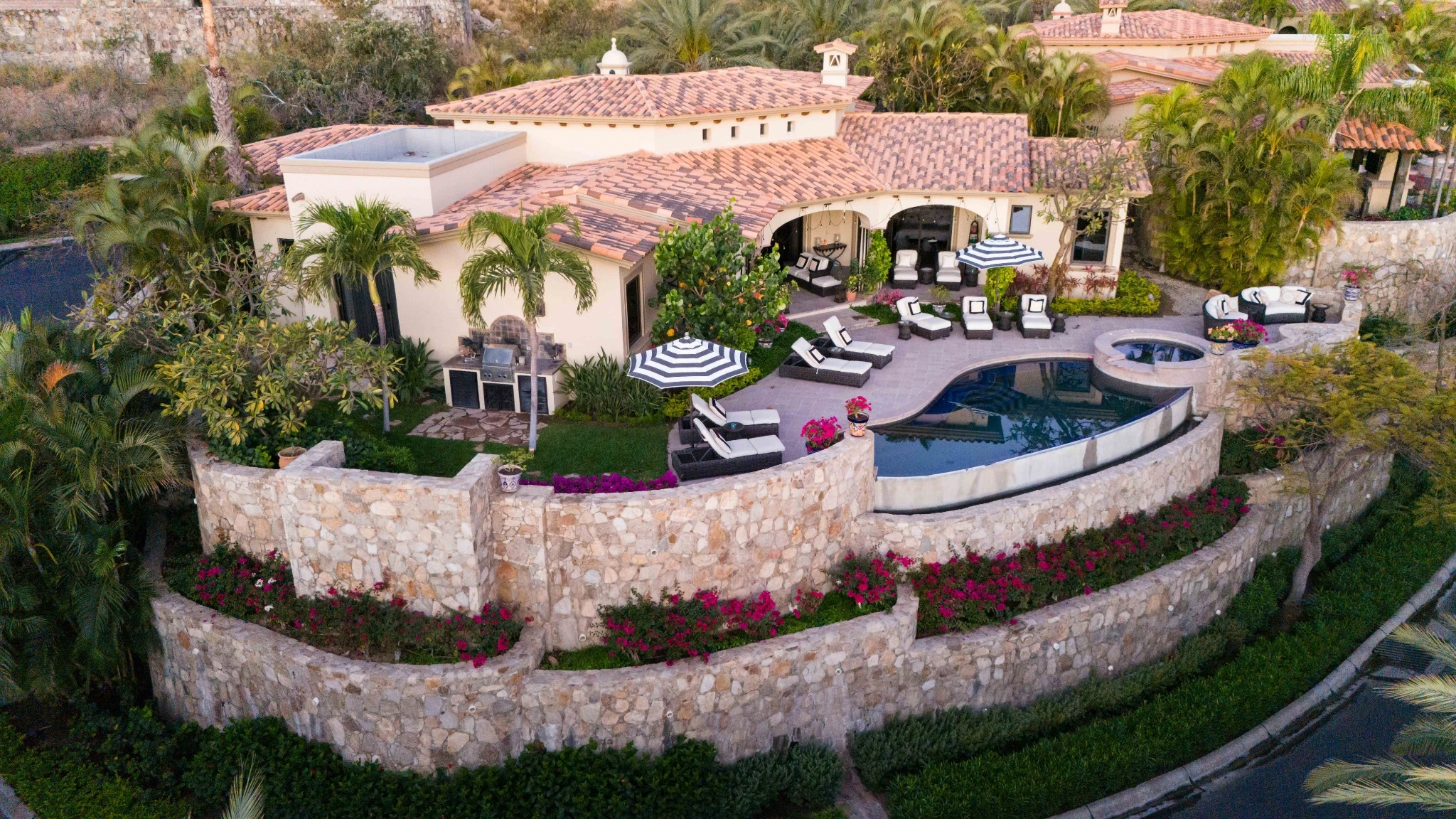 Surrounded by lush gardens and views of the Sea of Cortez, this villa in Palmilla invites you to slow down and embrace the scenery. A peaceful environment designed for enjoying the day at your own pace.