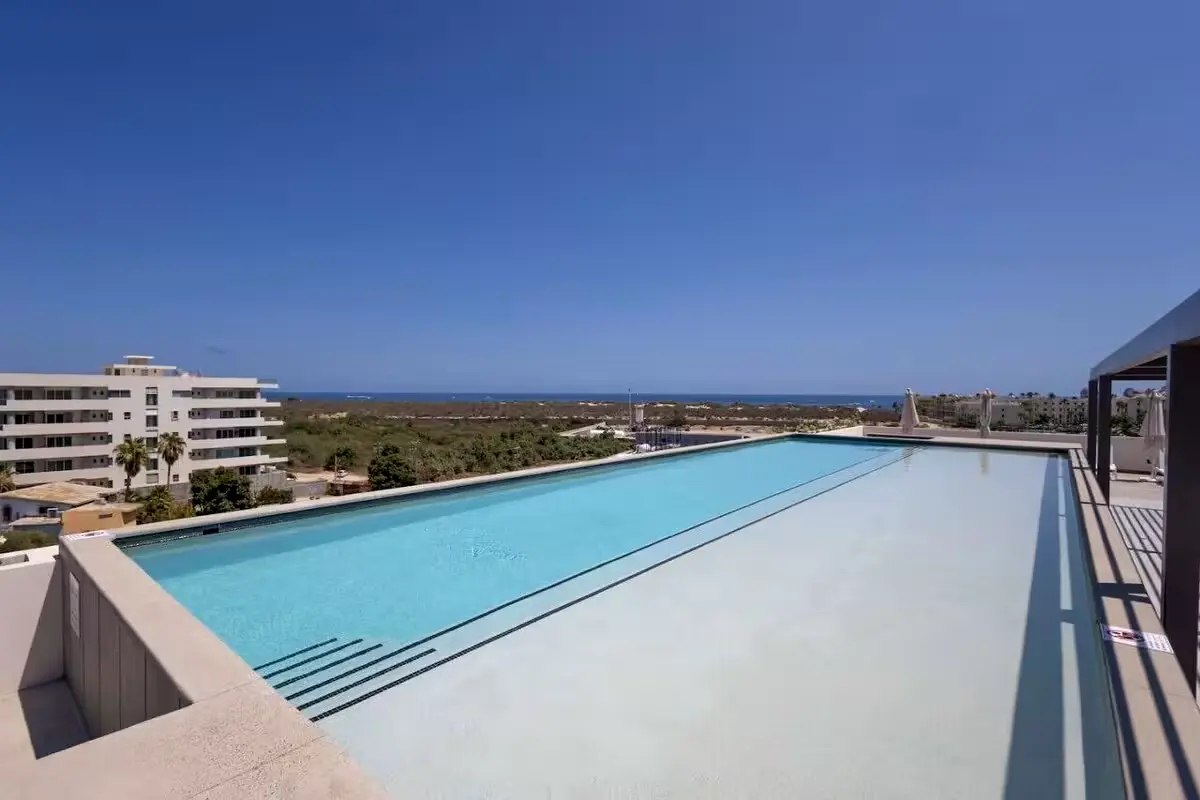 Elegant 2 br apartment with rooftop pool