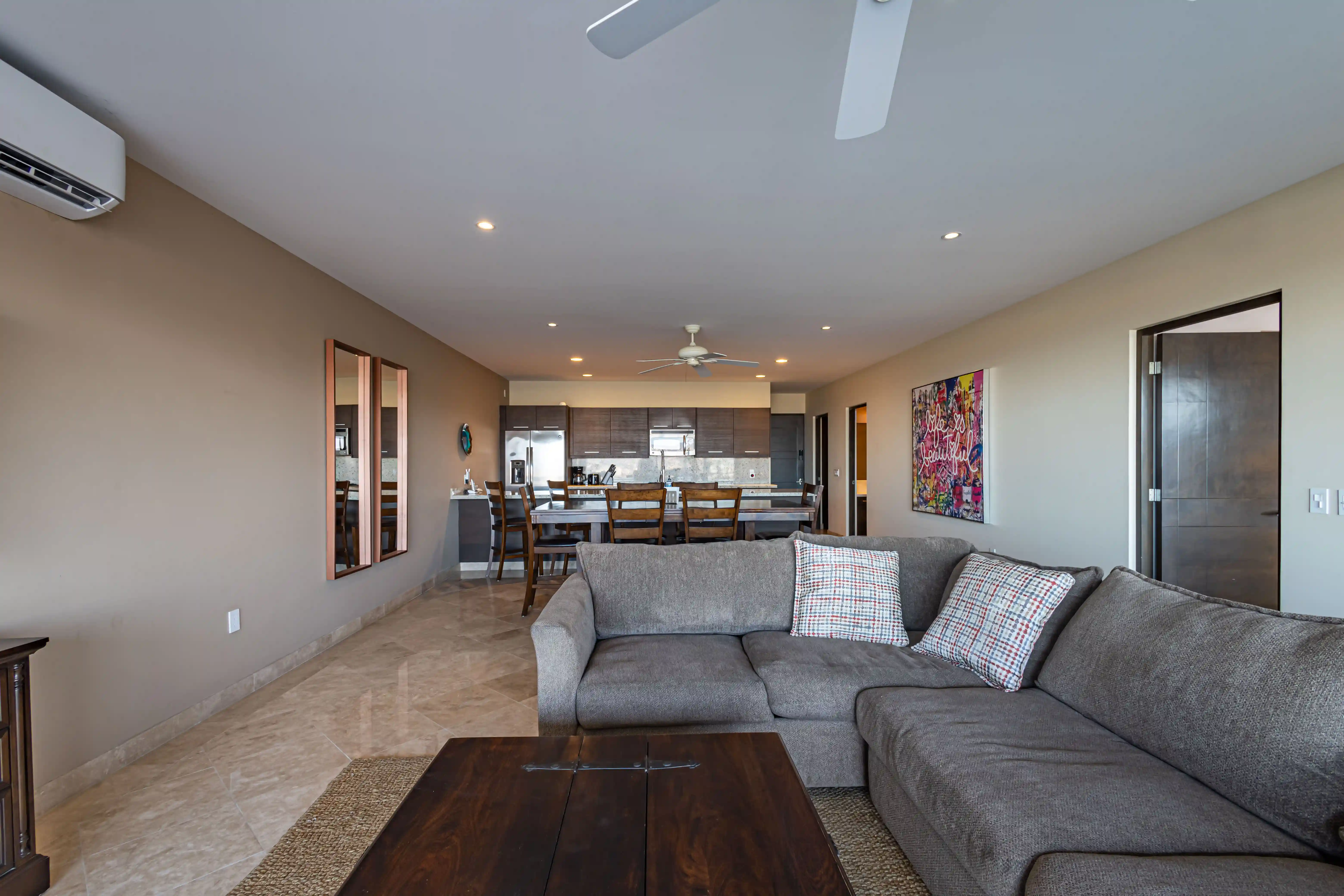 Accommodation 2 br, gym, jacuzzi and pool.