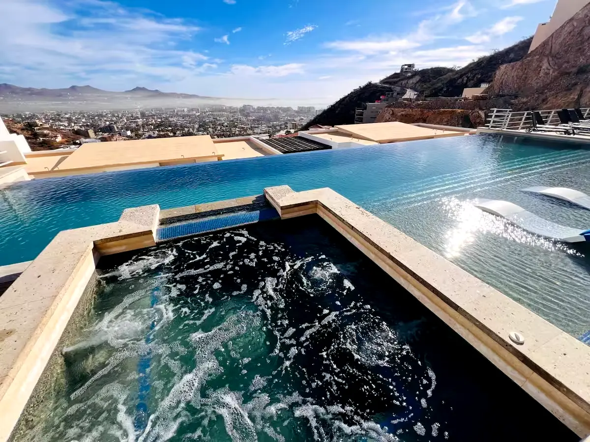 Accommodation 2 br, gym, jacuzzi and pool.