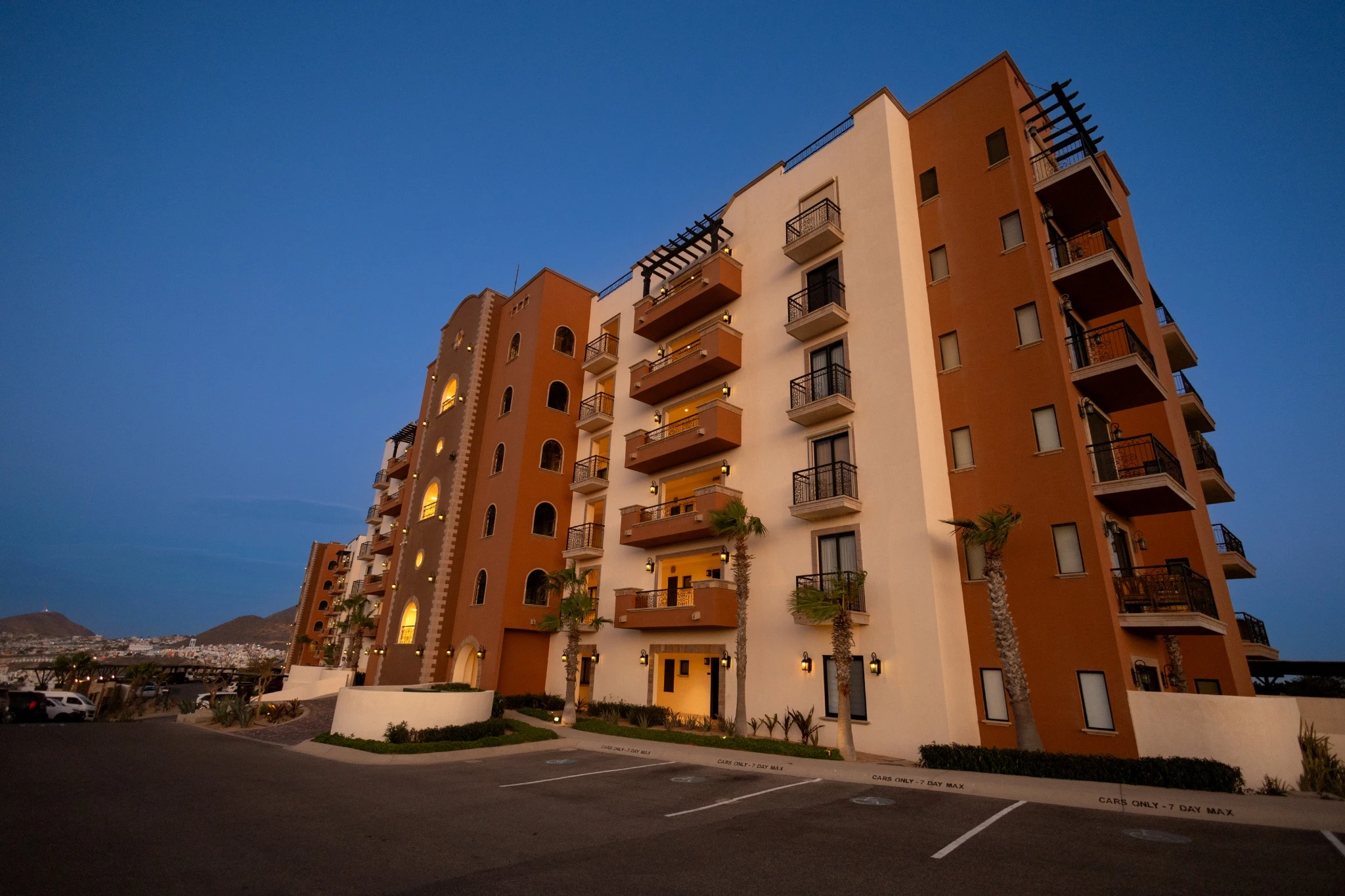 Beautiful 2BR Quivira Penthouse Pools 10min Cabo