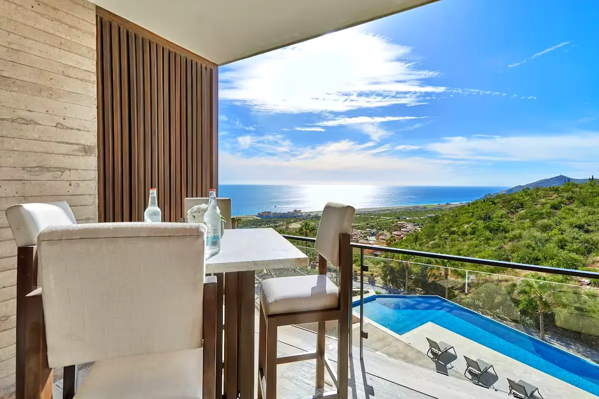 3 br apartment with access to infinity pool and 5 min from the city.