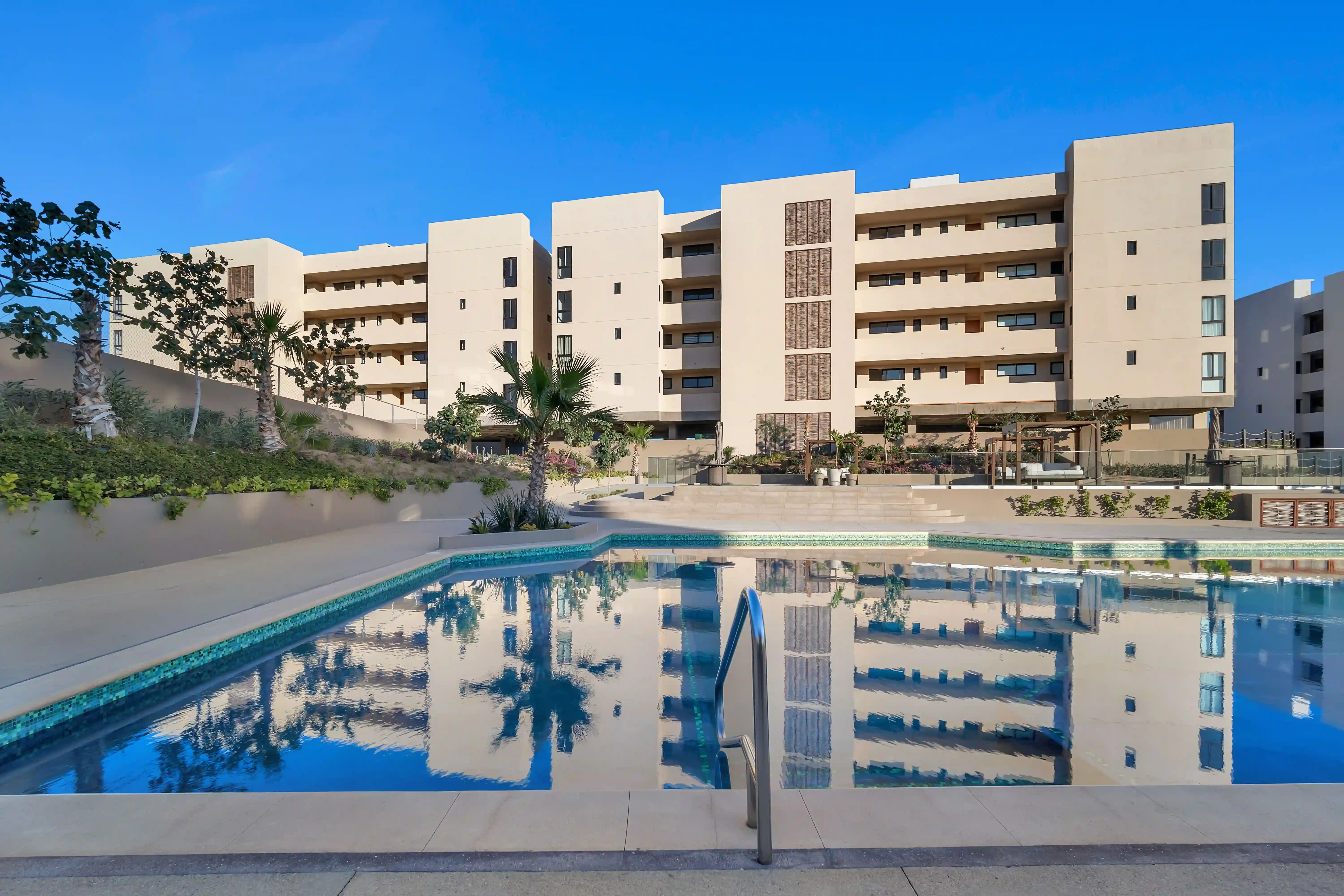 Comfortable 3 br accommodation with access to tennis court and pools..