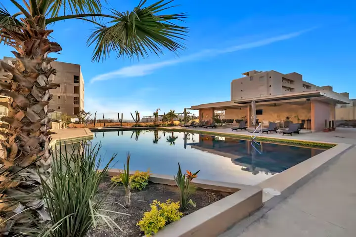 2 br accommodation with elegant pools, views of the bay and 5 min. from downtown.