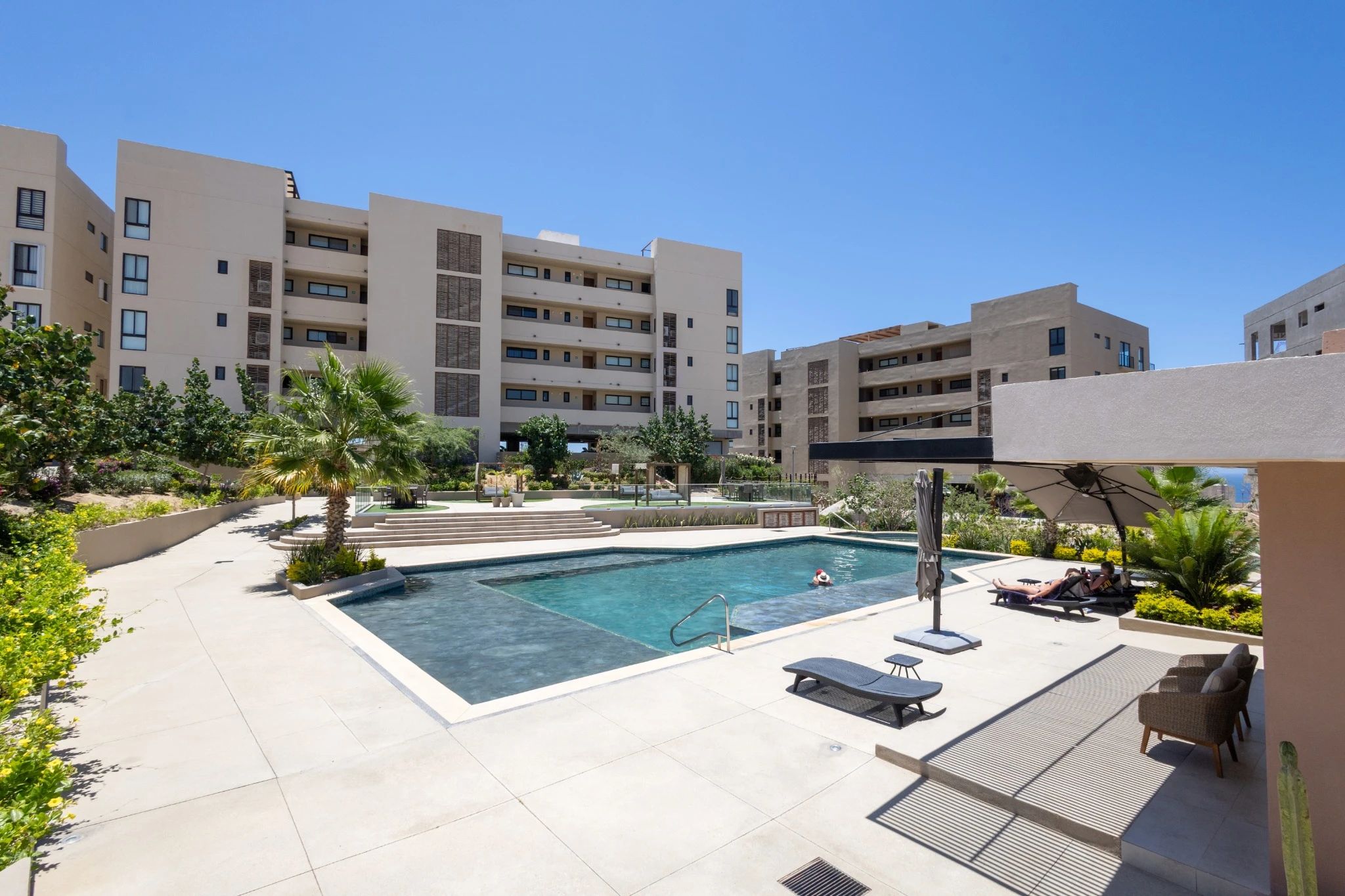 Centrally located 3BR, Pools, Jacuzzi, 5 Min Cabo