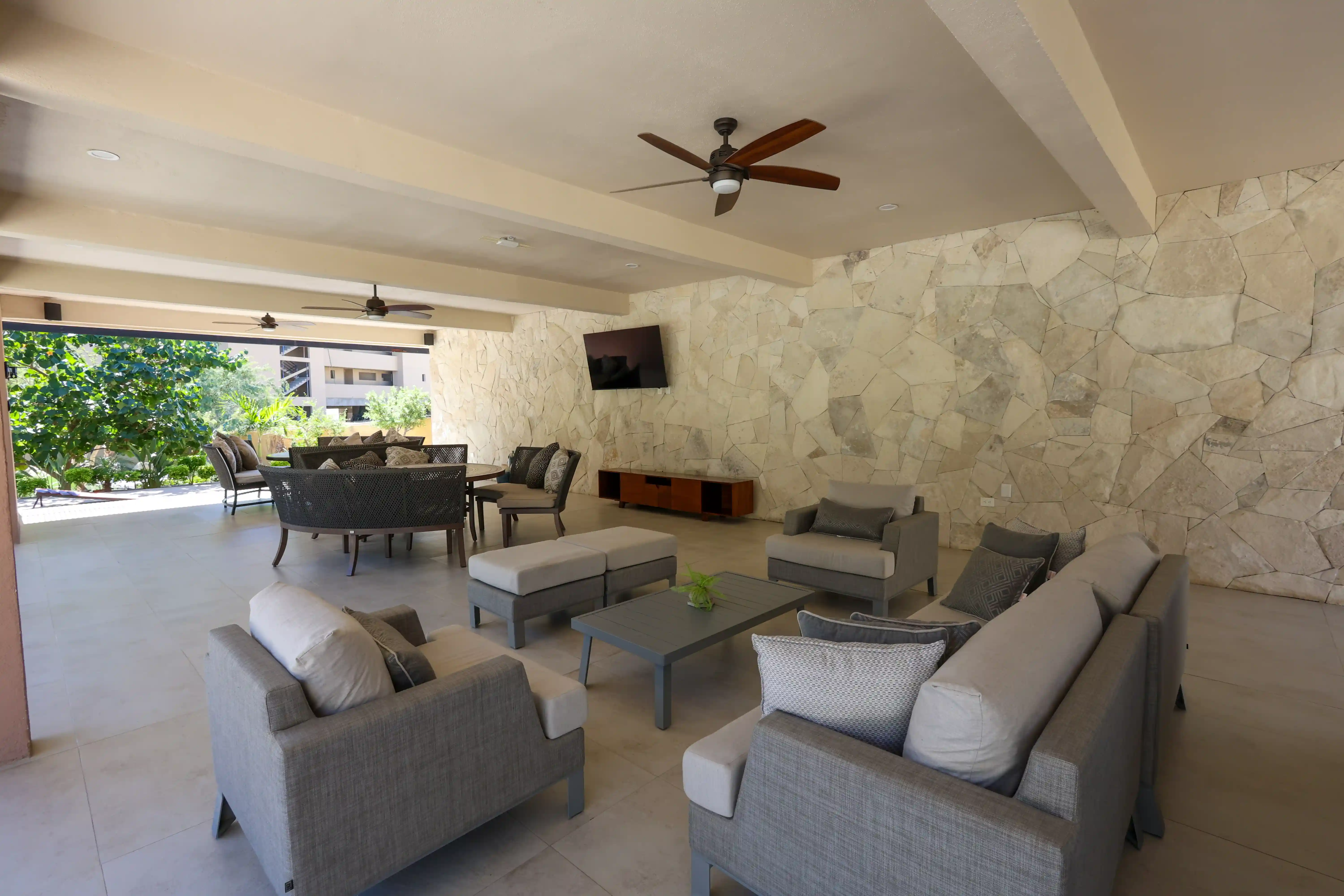 Luxury Penthouse Rooftop Ocean Views Pools