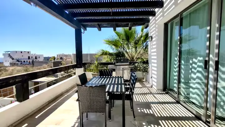 Spacious 5 bedroom house with private pool and bay view.