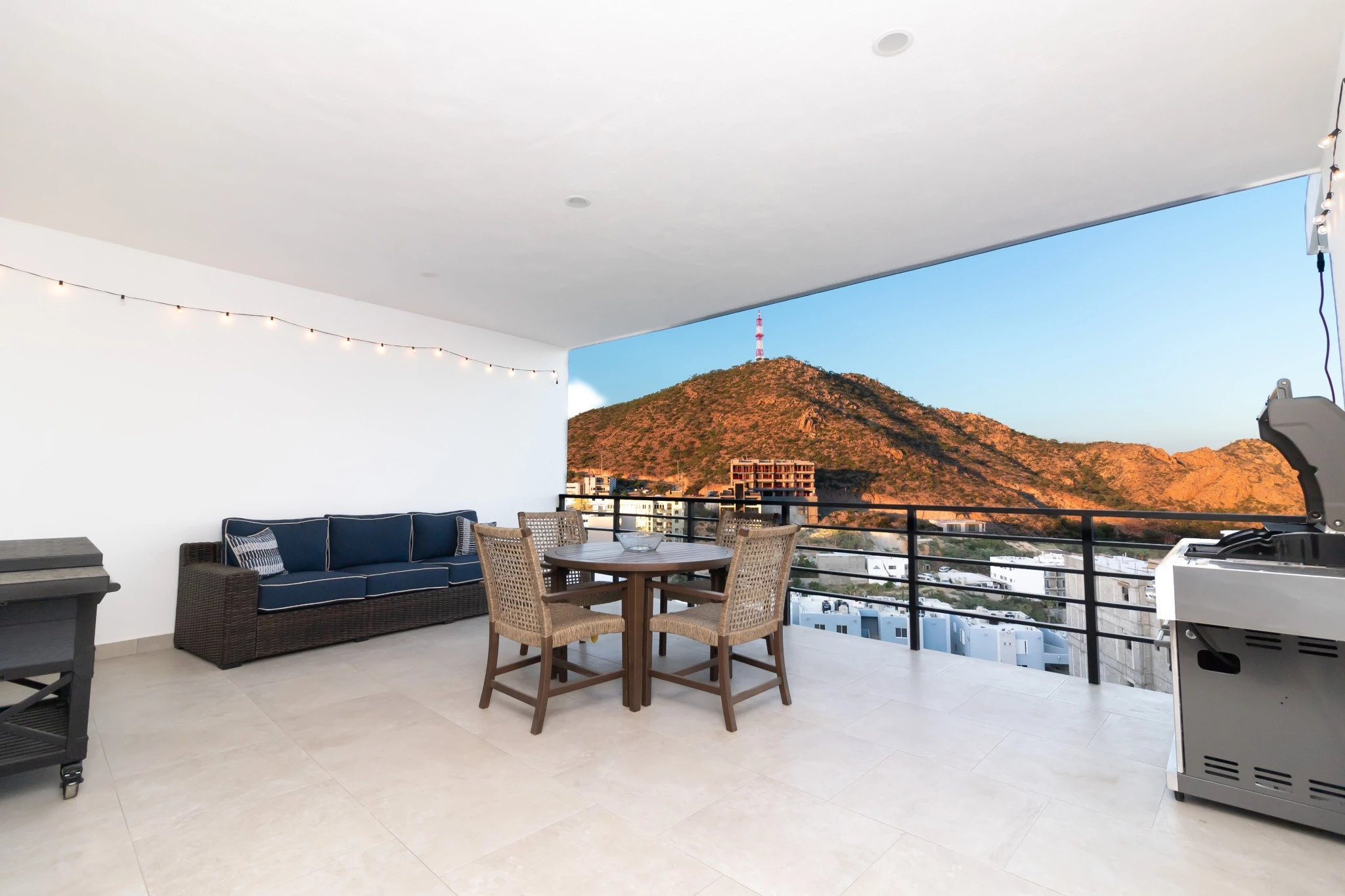 2 br accommodation with bay view, rooftop pool and balcony.