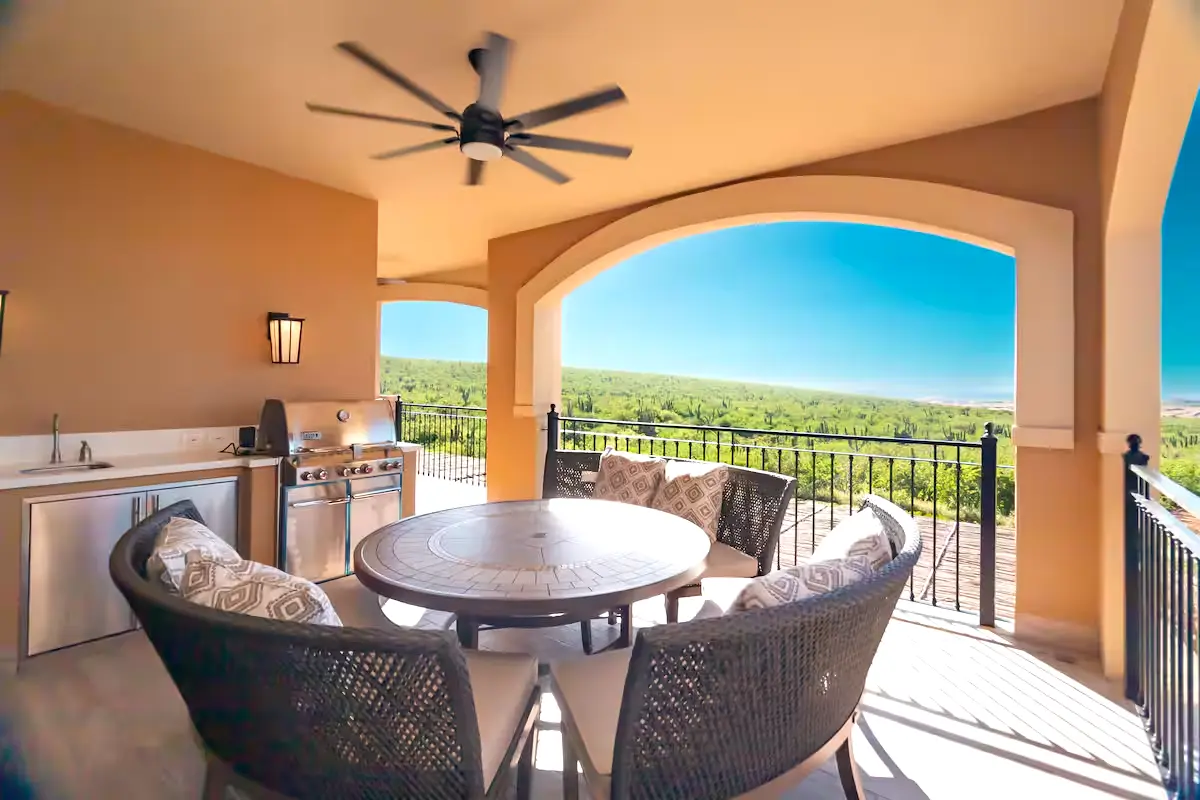 3 br accommodation with sea view, and with access to the beach.