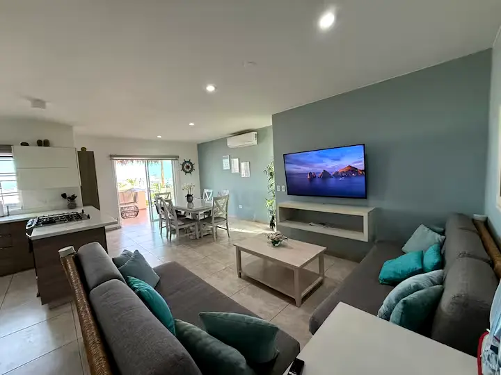 Villa with large spaces 4 br and private pool.