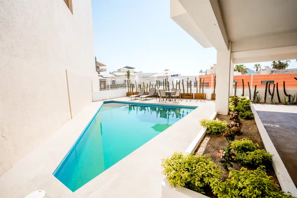 Amazing 2 br accommodation with central location and swimming pool