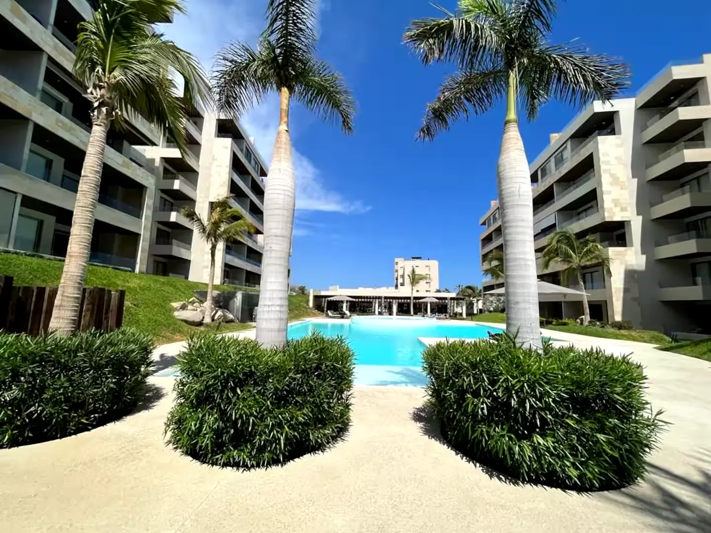 Luxury 2 br accommodation with resort-style services